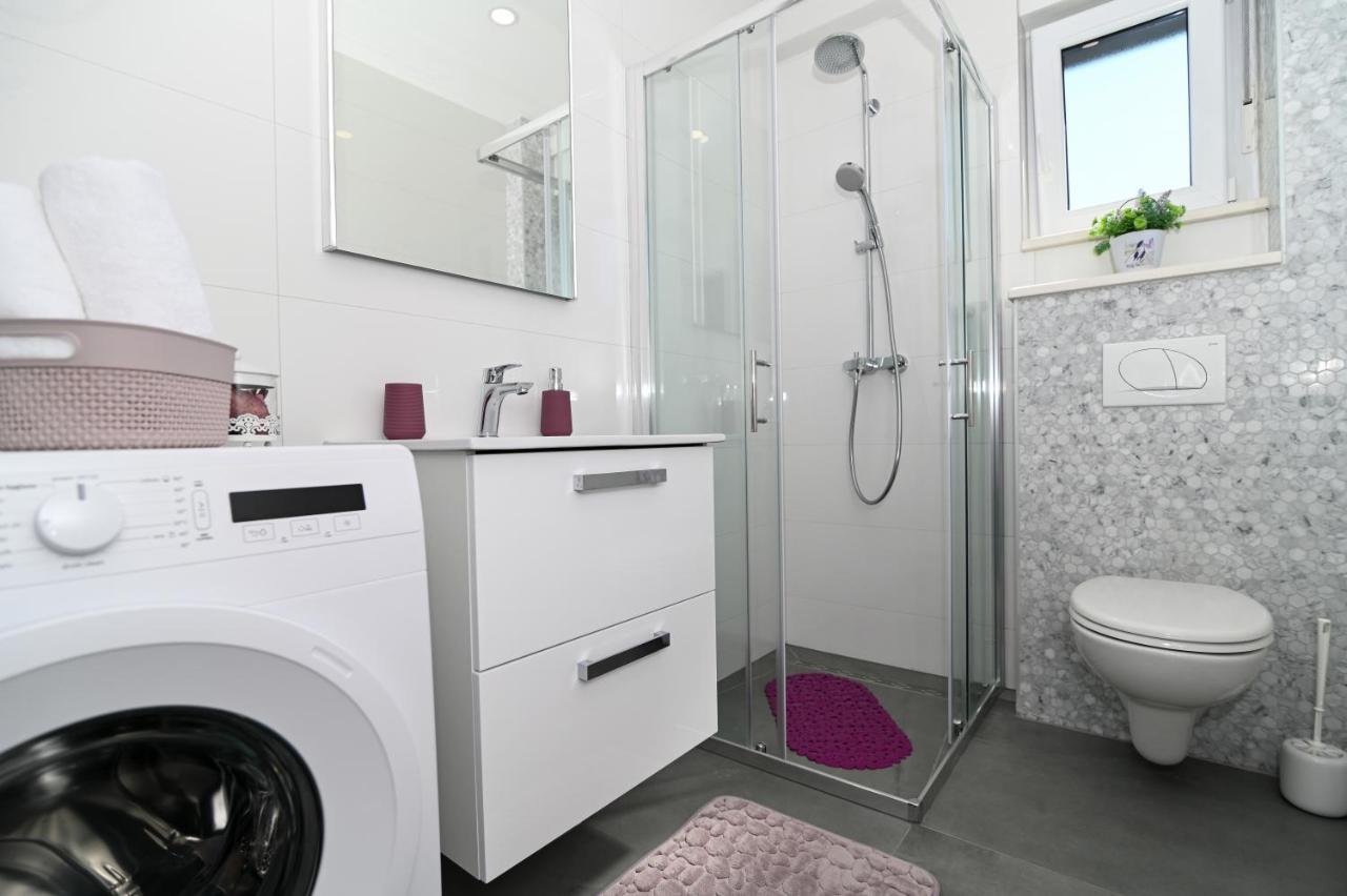 Apartment Laura, Free Parking, Balcony, 4 Ppl Trogir Exterior foto
